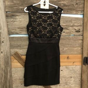 Laura Size 6 Black and Nude Lace Party Holiday Dress